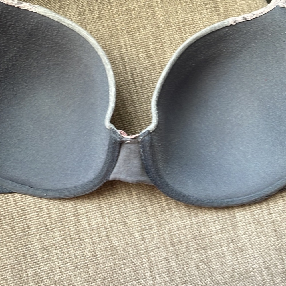 36D Victoria’s Secret LINED PERFECT COVERAGE bra. - Picture 7 of 7